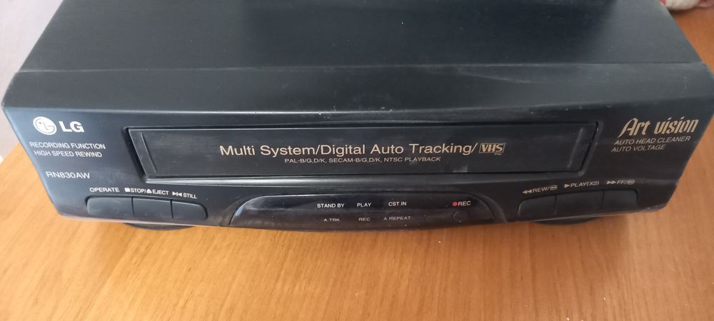 Видеомагнтофон продам