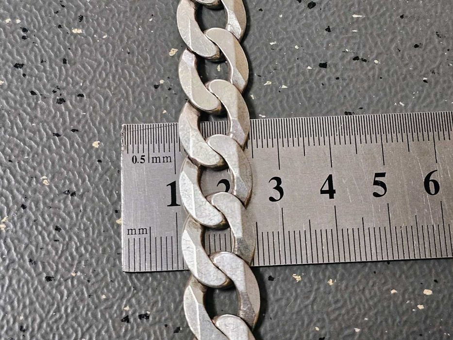 Сребърен ланец проба 925. Дължина - 56см. Тегло - 111гр.