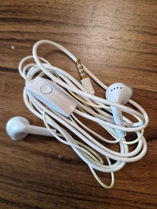 Căști Samsung, originale, mufa jack., 2 seturi, 30 lei setul.