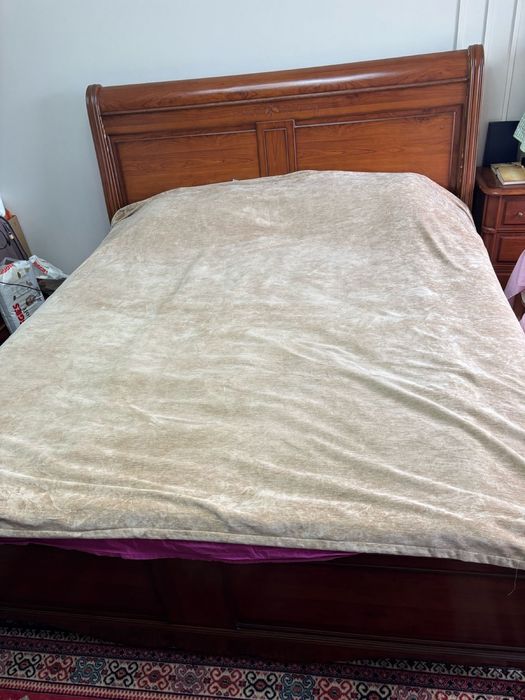 Продам спальный гарнитур