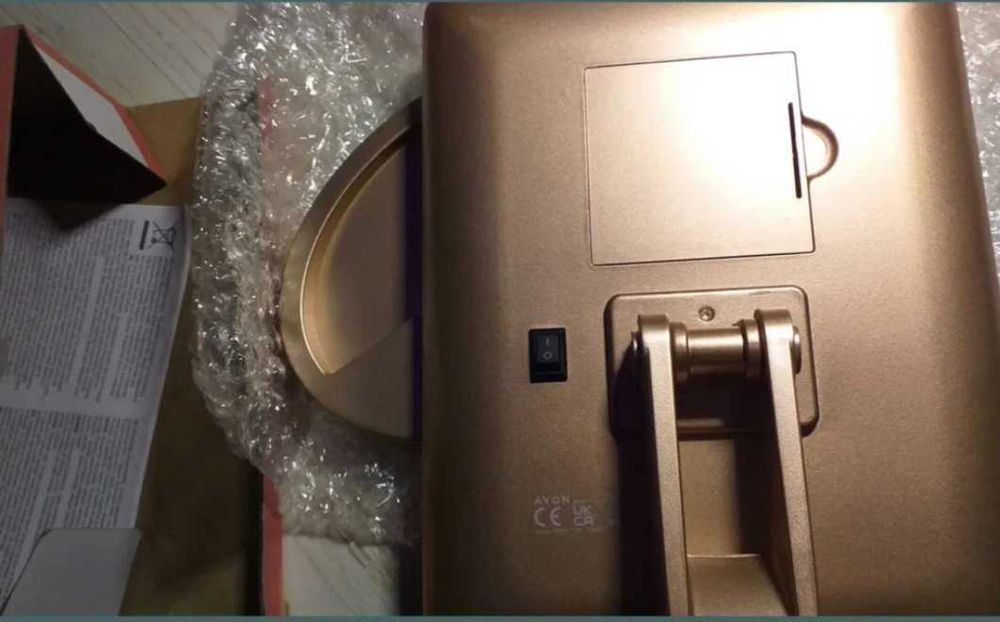 Oglindă prevăzută cu LED pentru machiaj