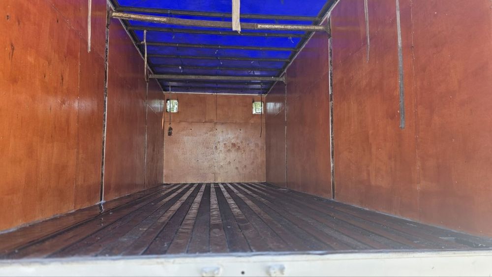Isuzu Katta bort yuk tashuvchi (10 tonnali)
