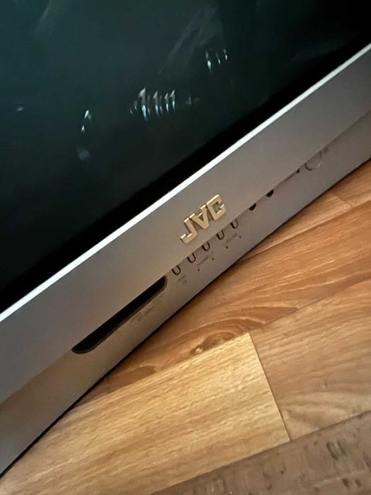 продам телевизор б/у JVC