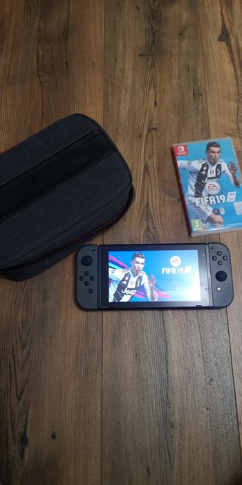 Nitendo switch cu joc geanta joy con noi si încărcător original,