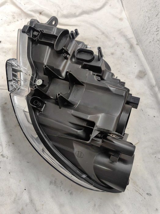 НОВ фар Шкода Суперб  Skoda Superb