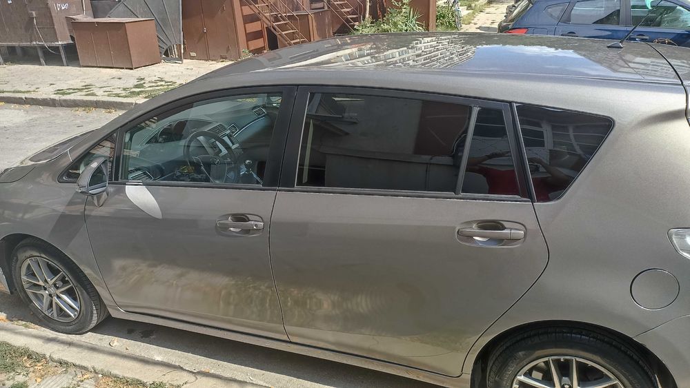 Продавам toyota verso