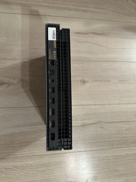 Xbox One X Editie Limitata Gears 5 1tb+2 manete+3 jocuri