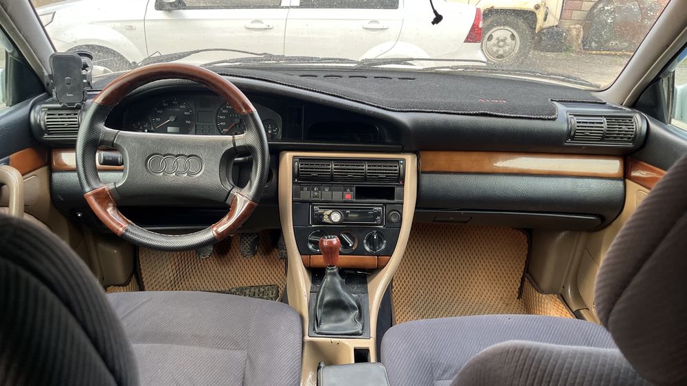 Машина Ауди 100 С4 А6