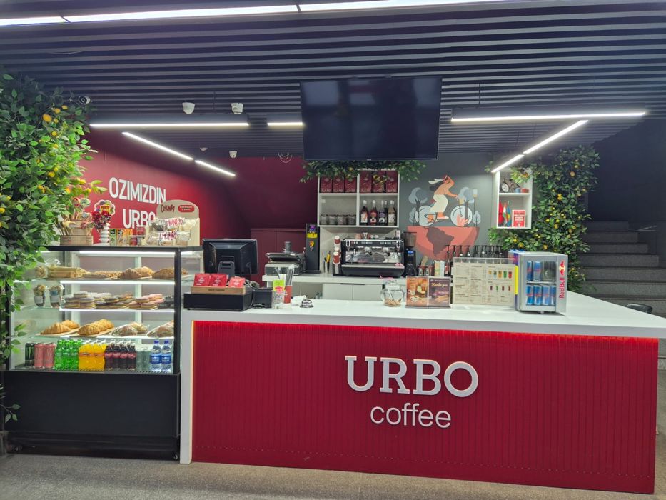 Декоративная зелёная лоза с лимонами