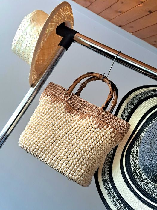 Плетена чанта с бамбукови дръжки