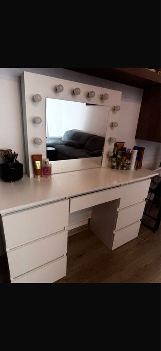 Vand masuta de make up