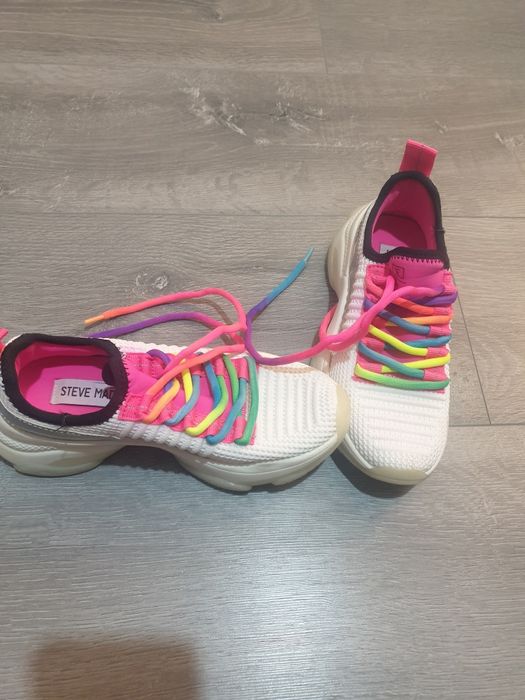 Adidasi fete steve madden