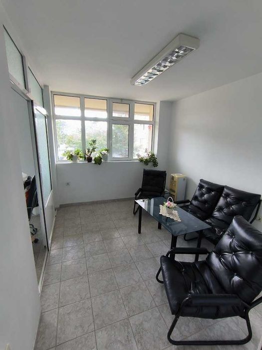 Дава се под наем Магазин в Карлово - 55 кв.м за 275 € - Снимка #6