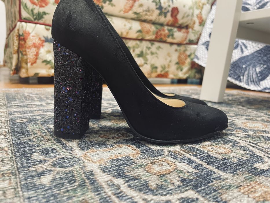 Pantofi din piele intoarsa