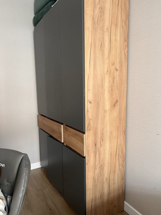 Продаю шкаф плательный в цвете графит