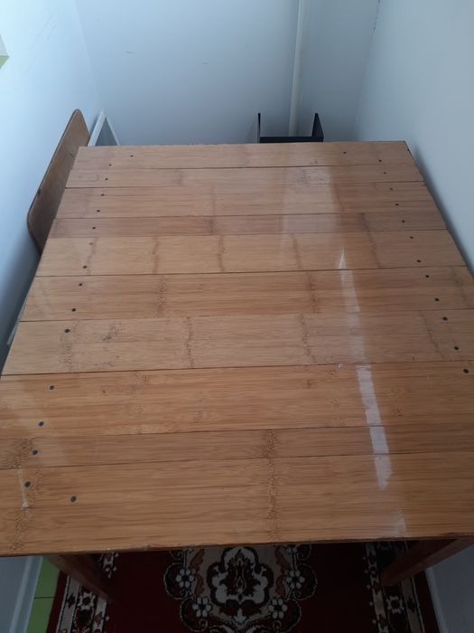 Продам стол. Сделан из паркета.