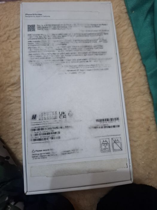 Vând iphone are niște liniuțe pe ecran dar merge ecranu detali în priv