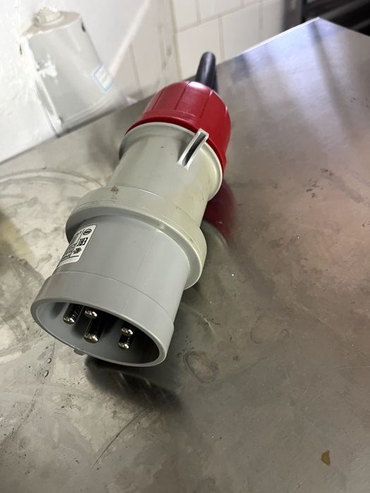 Професионална Съдомиялна машина, 4.9kW, с дренажна помпа и авт дозатор