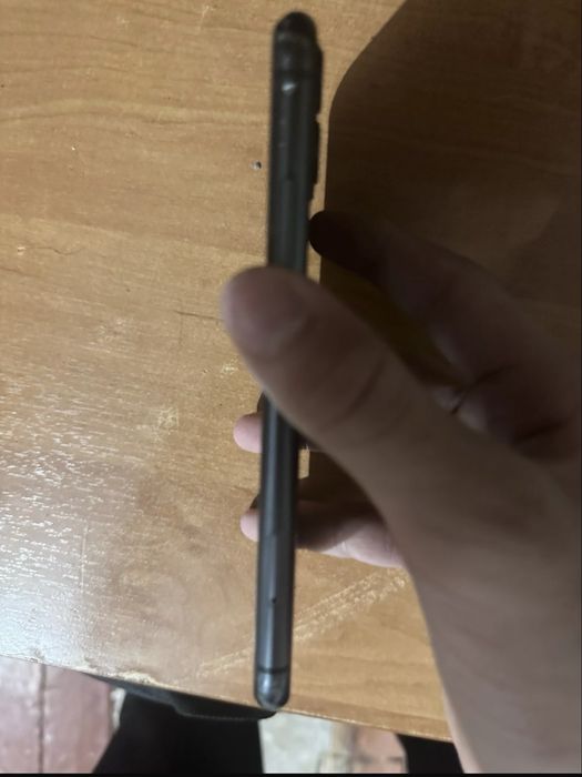 Продам айфон 11