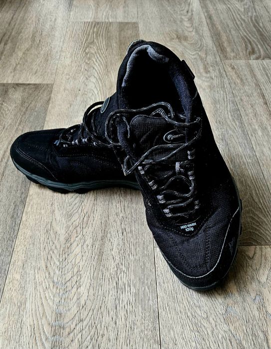 Кроссовки осенние