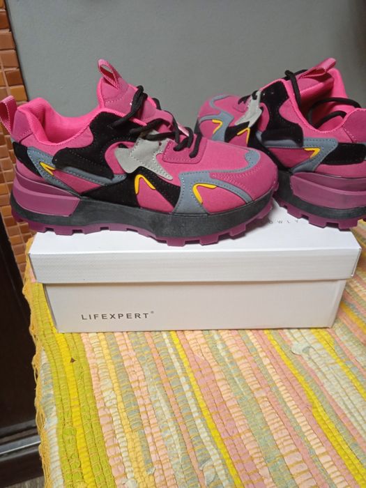 Кроссовки фуксия