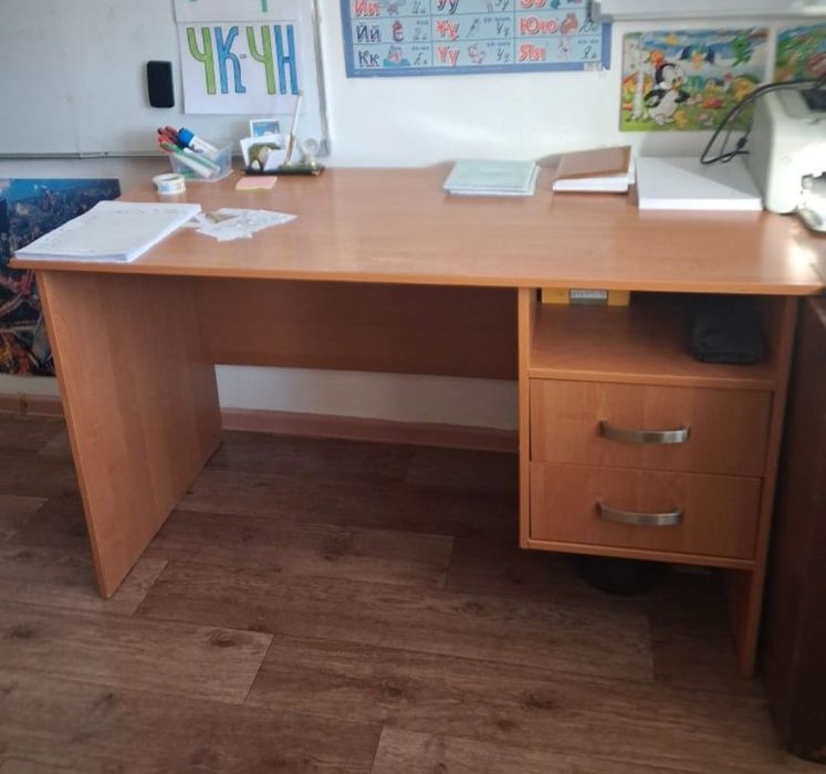 Продам офисный стол