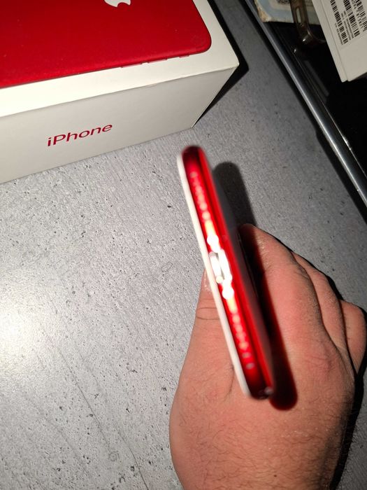 Iphone 7 product red