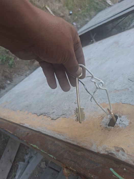 Продам 2 двери с замками