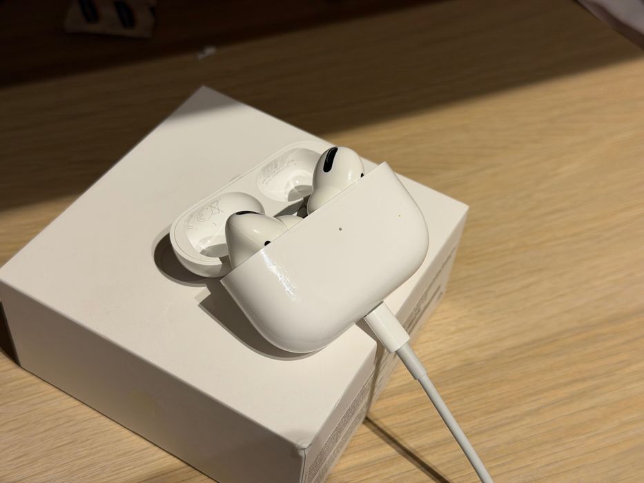 Продавам Apple AirPods Pro - втора употреба