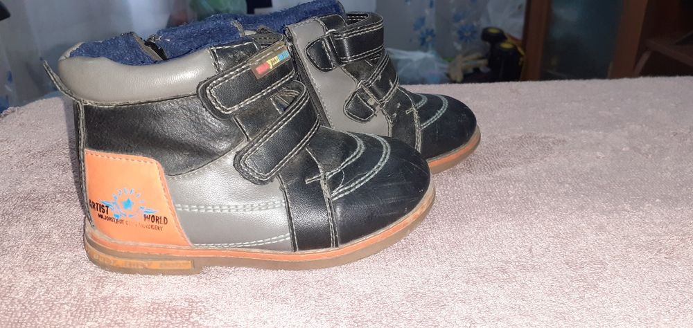 Продам осенние ботиночки для мальчика