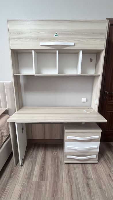 Продам Стол письменный отличного качества