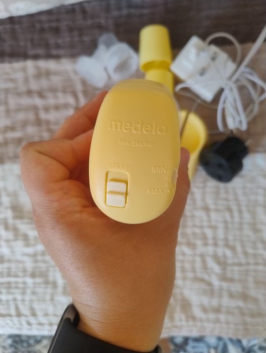 Електрическа помпа Medela Mini Electric + Calma шишета