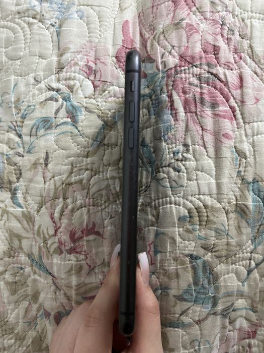 Iphone 11 black)