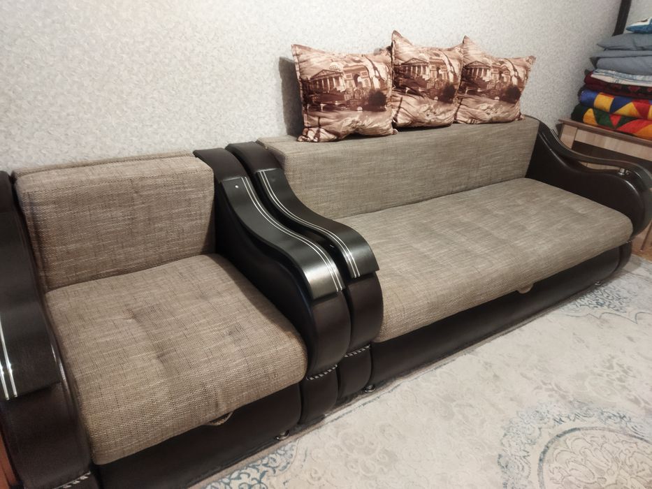 Диван двойка ,стол книжка