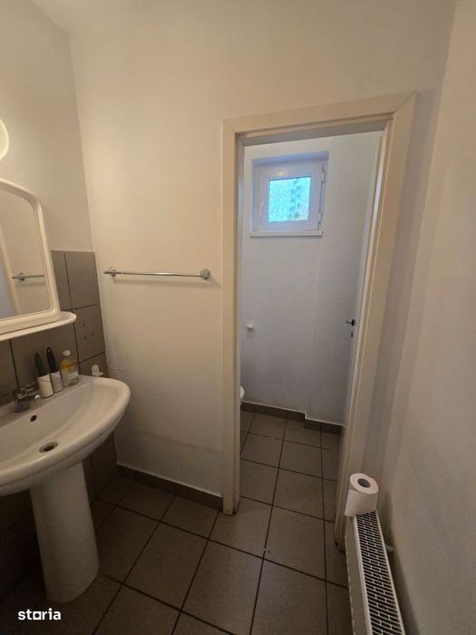 Casa individuala 3 nivele, 12 camere, 6 bai, 10 parcare, Lipovei