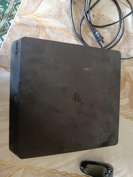 Продается Ps4 slim прошитая 1tb
