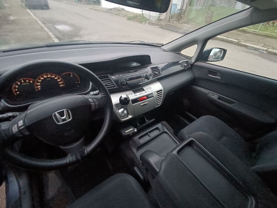 Honda FR-V на части