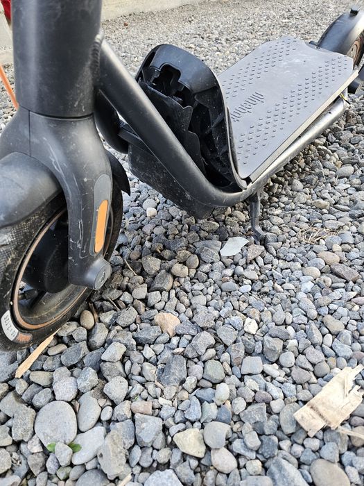 Vand ninebot sau dezmembrez