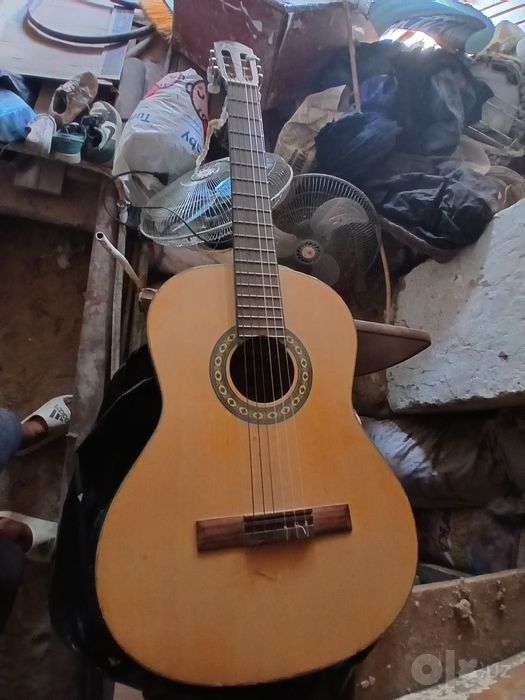 Gitara holati yaxchi ortacha 500.000.ming