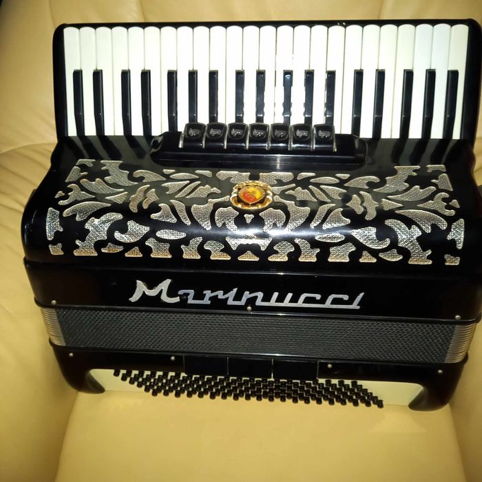 Vănd acordion marrinucci italian