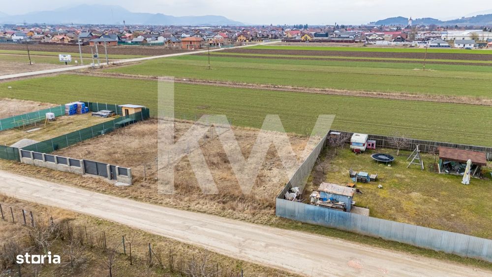 Teren intravilan Harman, 500 mp, zona buna, vecinatati construite, com