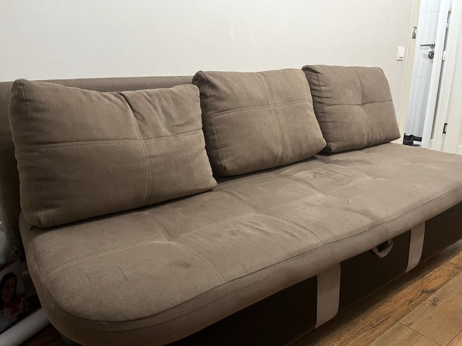 Продам диван состояние среднее