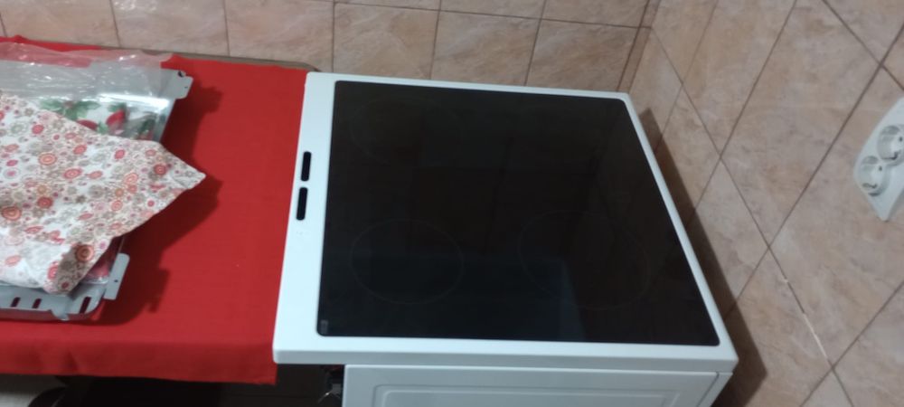 Aragaz Electrolux LKR540267W, Electric