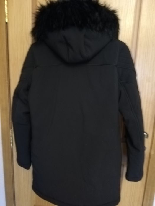 Зимно френско яке с качулка и изкуствен косъм.