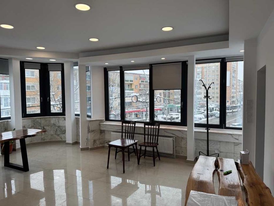 Spațiu Comercial - Birou - 40 mp în Zonă Intens Circulată –Targoviste