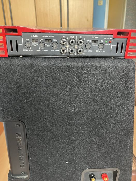 Бас каса JBL  + два усилвателя