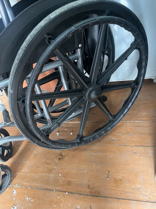 Продам инвалидное кресло