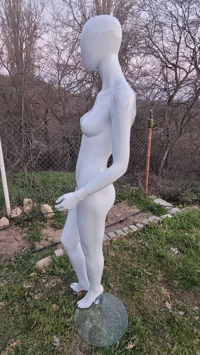 Продавам красиви манекени