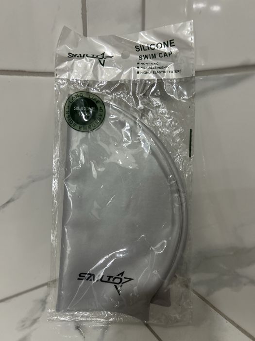 Нова шапка за плуване