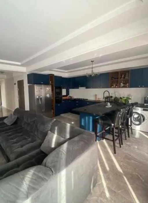 Дава се под наем Четиристаен апартамент в Пловдив, Център - 98 кв.м за 204 € - Снимка #1